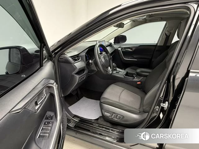 Toyota RAV4 2022 Черный из Китая