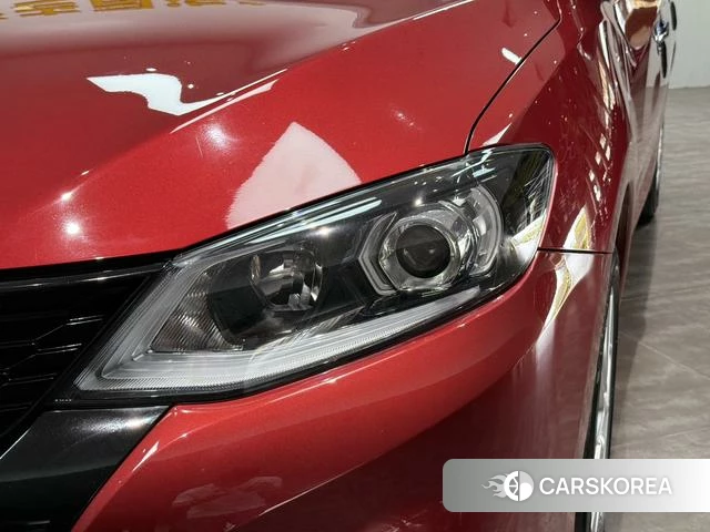 Nissan Tiida 2022 Красный из Китая