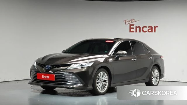 Toyota Camry (XV70) 2018 Песочный из Кореи