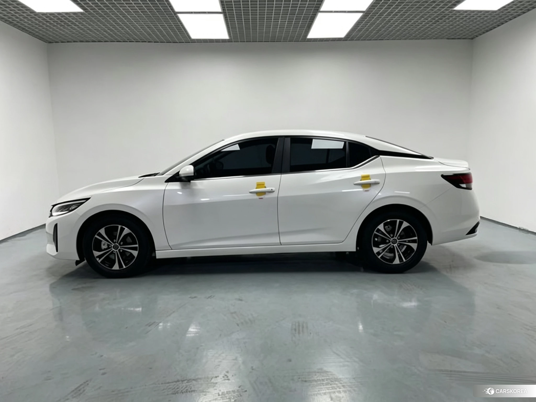 Nissan Sylphy 2024 Белый из Китая