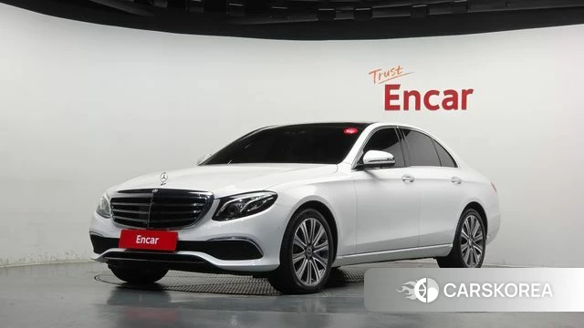 Mercedes-Benz E-Class W213 2019 Белый из Кореи