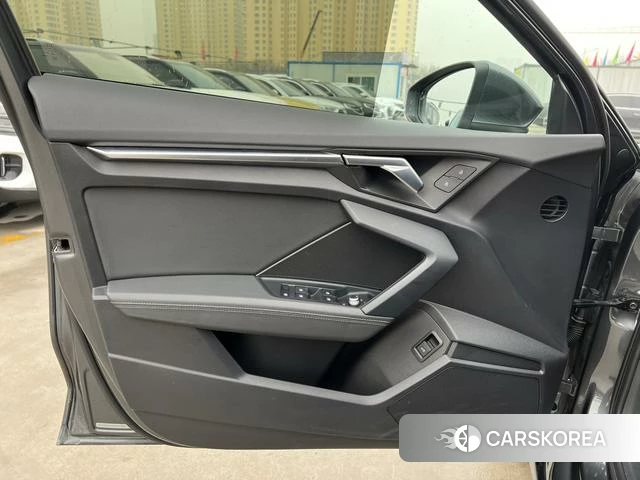 Audi A3 2023 Темно-серый из Китая