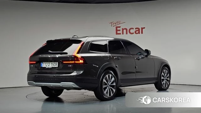 Volvo V90 Cross-Country 2024 Коричневый из Кореи