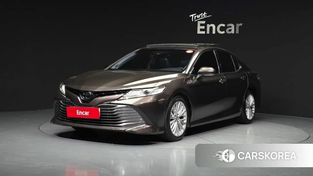 Toyota Camry (XV70) 2019 Песочный из Кореи