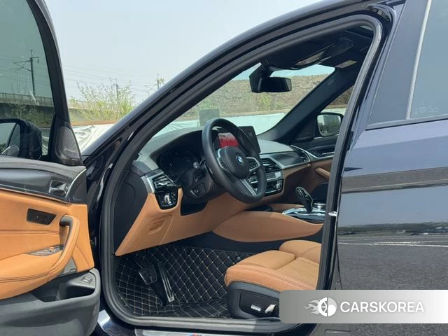 BMW 5 series 2023 Черный из Китая