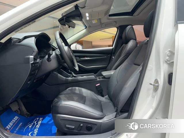 Mazda 3 2021 Белый из Китая