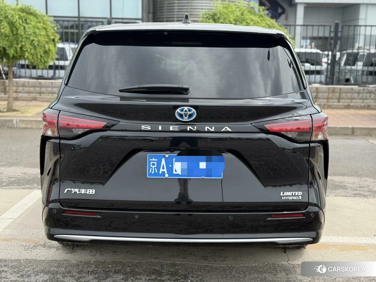Toyota Sienna 2021 Черный из Китая