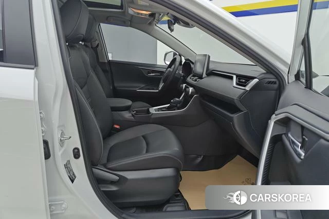 Toyota RAV4 2023 Белый из Китая