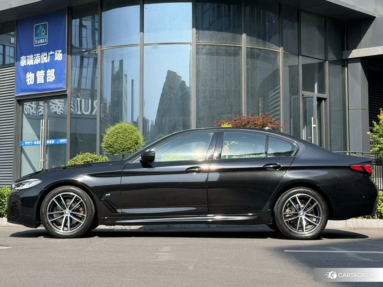 BMW 5 series 2022 Черный из Китая