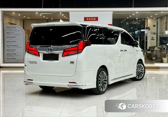 Toyota Alphard 2022 Белый из Китая