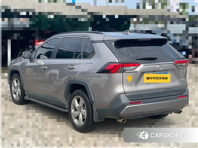 Toyota RAV4 2021 Серебристо-серый из Китая