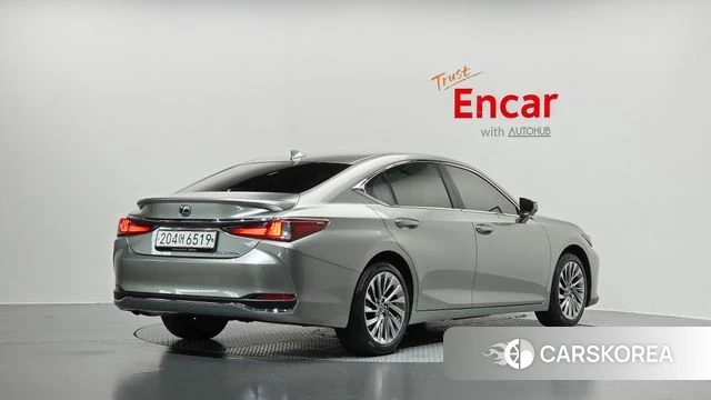Lexus ES300h 7th generation 2023 Песочный из Кореи