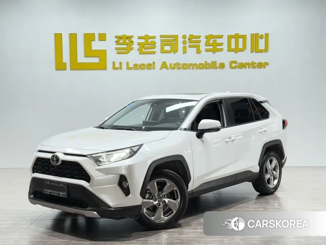 Toyota RAV4 2021 Белый из Китая