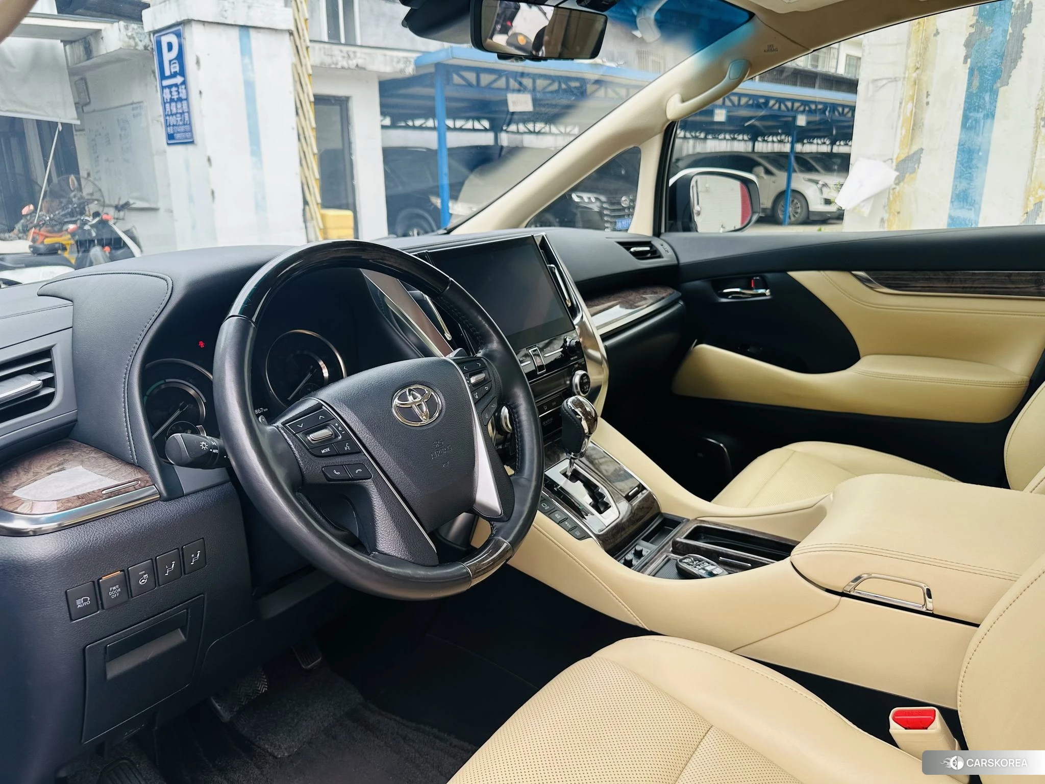 Toyota Alphard 2021 Белый из Китая