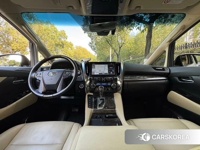 Toyota Alphard 2021 Белый из Китая
