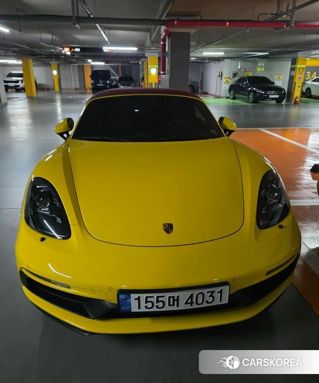 Porsche 718 Boxster 2018 Желтый из Кореи