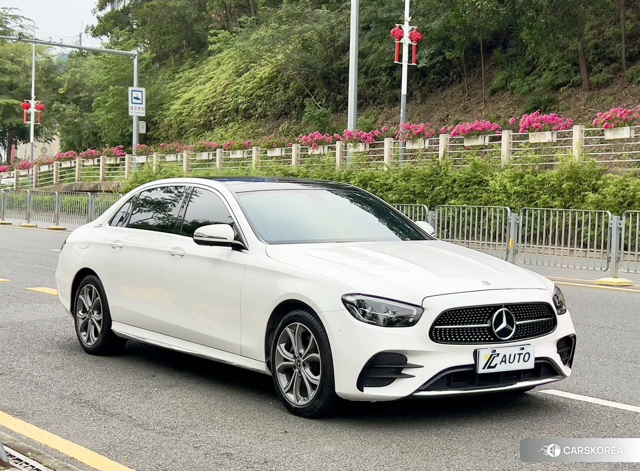 Mercedes-Benz E-Class 2021 Белый из Китая
