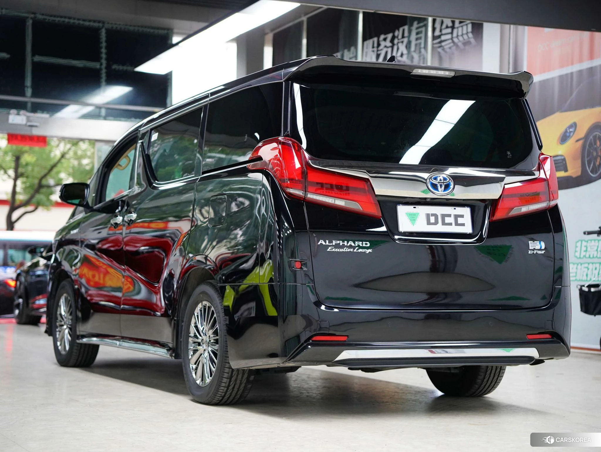 Toyota Alphard 2022 Черный из Китая