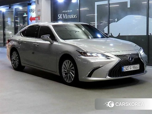 Lexus ES300h 7th generation 2019 Серебряный из Кореи