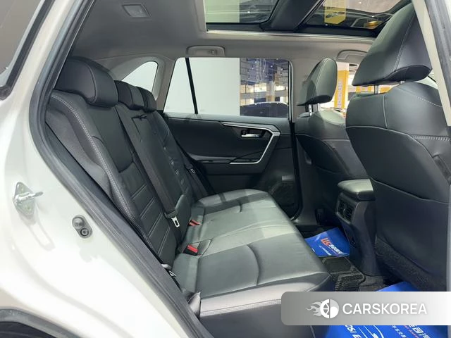 Toyota RAV4 2023 Белый из Китая