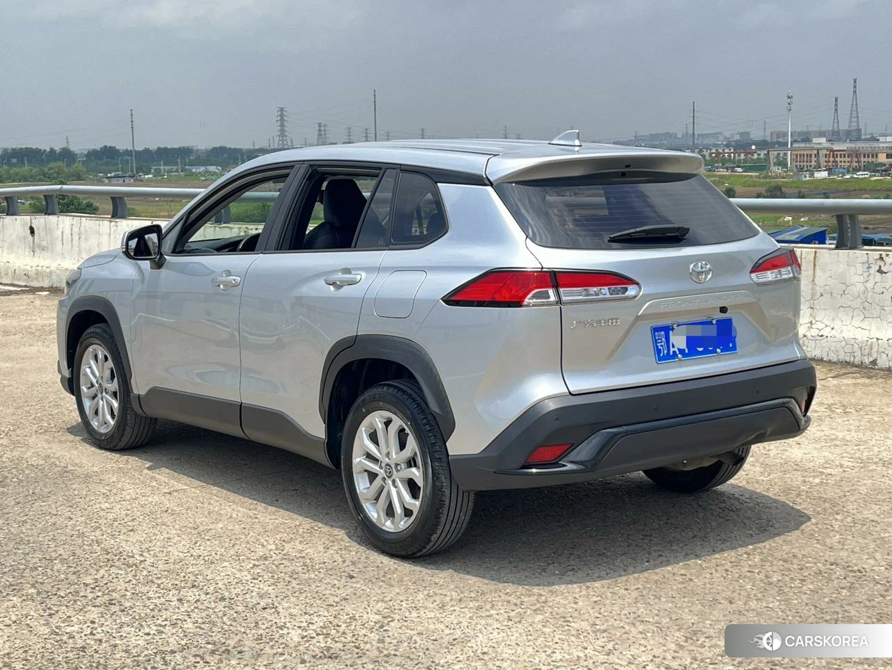 Toyota Frontlander 2023 Серебристо-серый из Китая