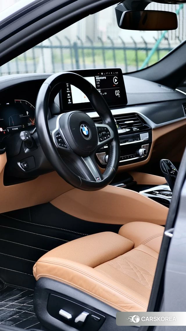 BMW 5 series 2021 Темно-серый из Китая