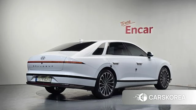 Hyundai Grandeur Hybrid (GN7) 2023 Белый из Кореи