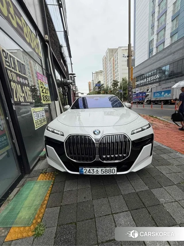 BMW 7 Series (G70) 2025 Белый из Кореи