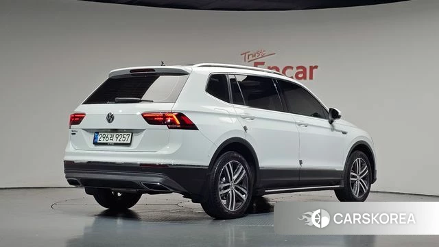 Volkswagen Tiguan Allspace 2020 Белый из Кореи
