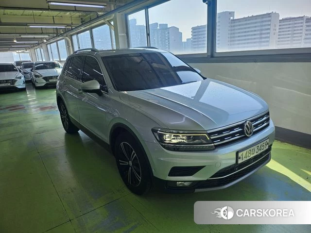 Volkswagen Tiguan second Generation 2020 Серебристо-серый из Кореи