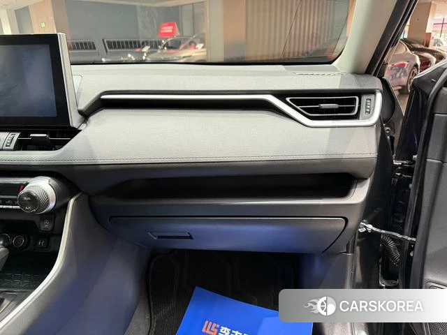 Toyota RAV4 2022 Черный из Китая