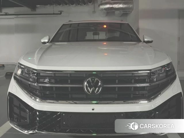 Volkswagen Touareg 3rd generation 2026 Белый из Кореи