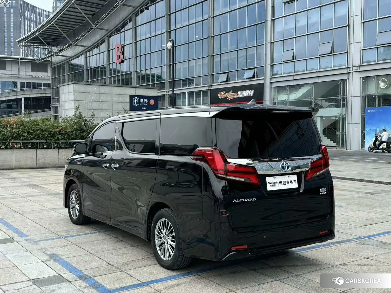 Toyota Alphard 2021 Черный из Китая