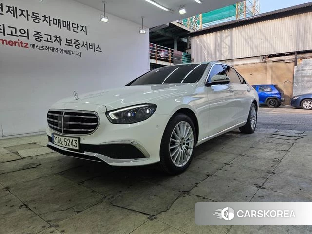 Mercedes-Benz E-Class W213 2022 Жемчужный цвет из Кореи
