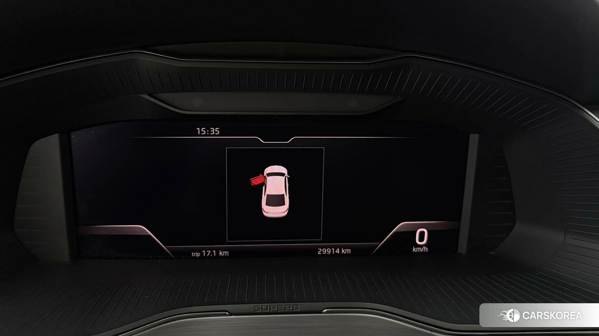 Skoda Superb 2023 Серебристо-серый из Китая
