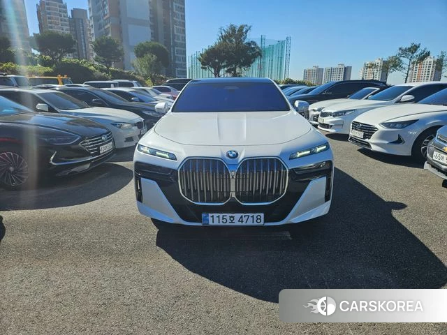 BMW 7 Series (G70) 2024 Белый из Кореи