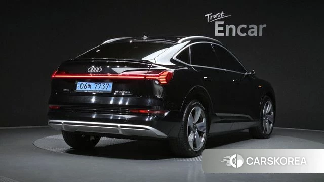 Audi e-Tron 2021 Черный из Кореи