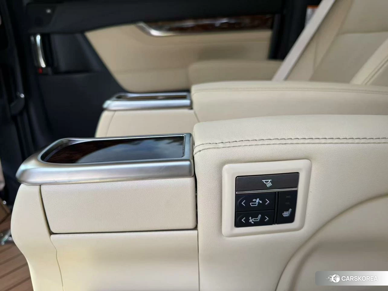 Toyota Alphard 2021 Белый из Китая