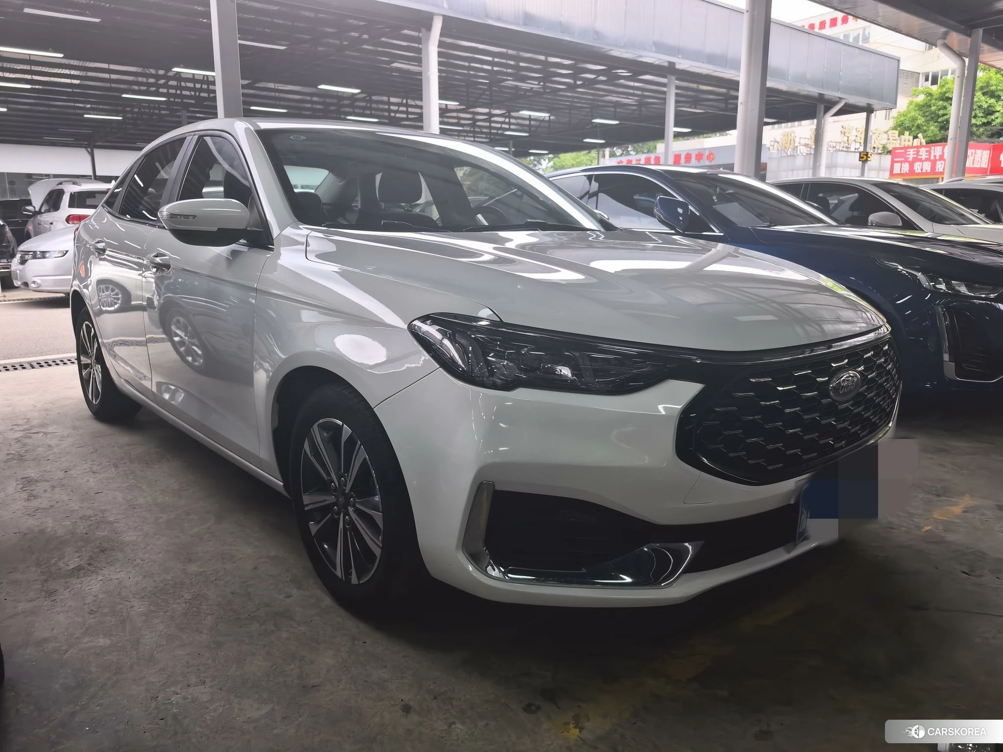 Ford Escort 2021 Белый из Китая