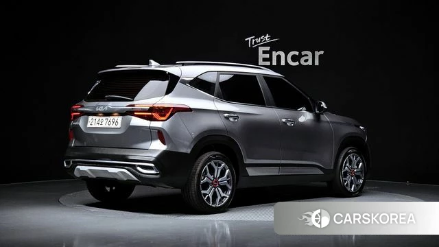 Kia Seltos 2022 Серебристо-серый из Кореи