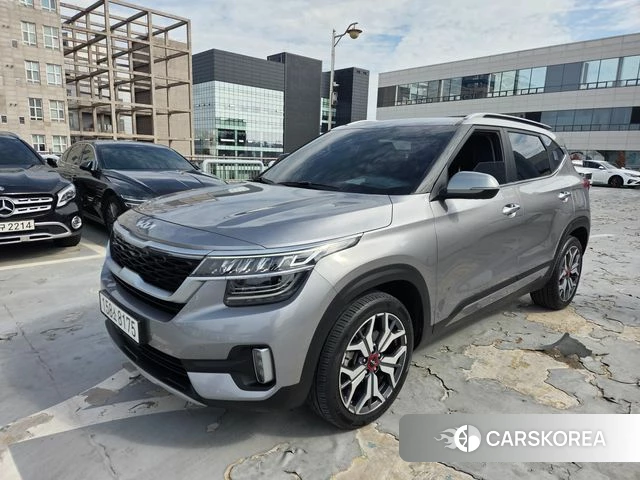 Kia Seltos 2022 Серебристо-серый из Кореи