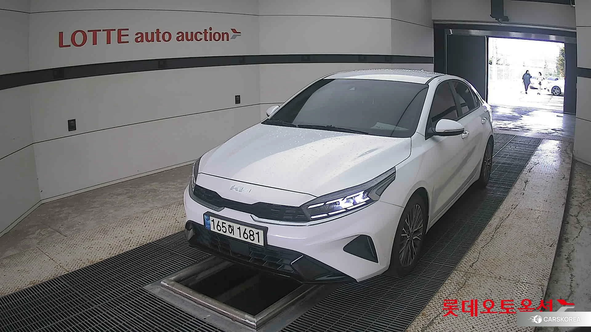 Kia K3 2023 Snow White Pearl (optional) из Кореи