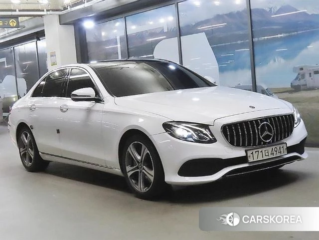 Mercedes-Benz E-Class W213 2019 Белый из Кореи