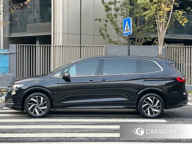 Volkswagen Viloran 2023 Черный из Китая