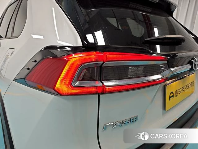 Toyota Wildlander 2023 Белый из Китая