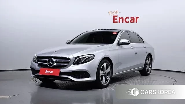 Mercedes-Benz E-Class W213 2019 Серебристо-серый из Кореи