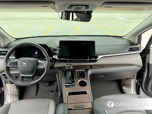 Toyota Granvia 2023 Серебристо-серый из Китая