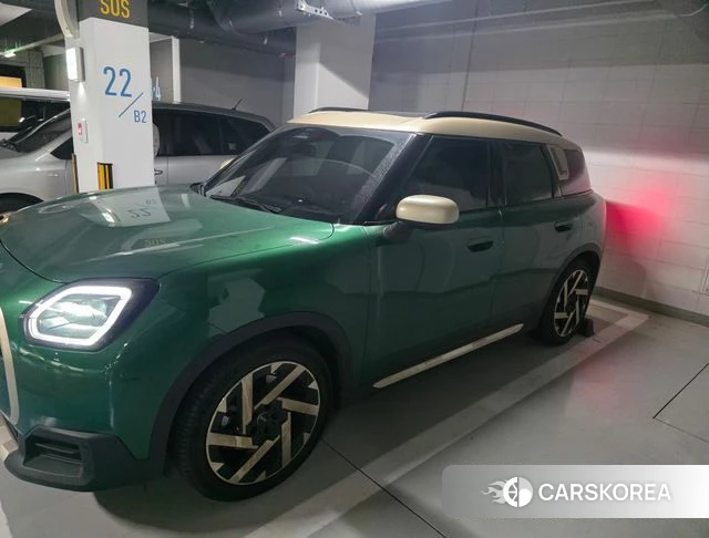 Mini Cooper Countryman Electric 3rd Generation 2025 Темно-зеленый из Кореи