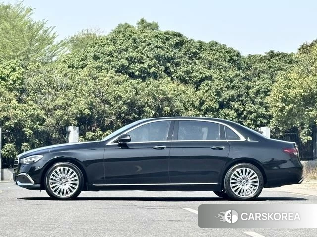 Mercedes-Benz E-Class 2023 Черный из Китая
