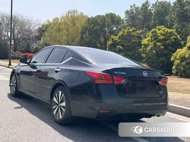 Nissan Altima 2022 Черный из Китая